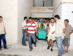 Eşini Boğazını Keserek Öldürdü