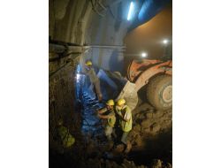 İzmir Metrosu 9 Ay Daha Ertelendi