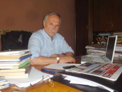 Sakaryalı Yazar 12 Yıldır Her Gün Bahçesinden Okuyucularına Çiçek Gönderiyor