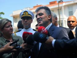 Gül, Cuma Namazını Babası ve Kayınpederi İle Birlikte Kıldı