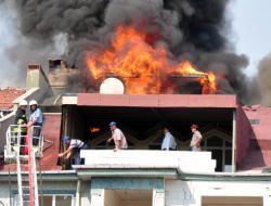 Pansiyon Tadilatında Çıkan Yangın Korkuttu