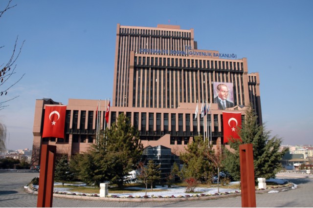 İki bakan yardıcılığına atama