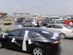 Tatilcilerin Araba Kuyruğu Devam Ediyor