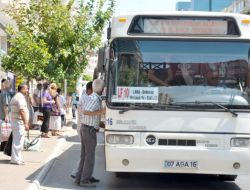Akaydın’ın Klimalı Duraklarına Vatandaştan Tepki: Önce Ulaşım Sistemini Düzelt