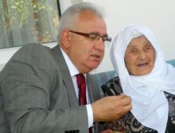 Çorum Valisi, Asırlık Kezban Tezcan'ı Ziyaret Etti