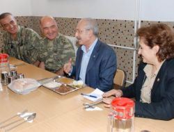 Kılıçdaroğlu Aktütün 5.Hudut Tabur Komutanlığı'nda