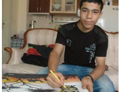 İşitme Engelli Genç Ressamlara Taş Çıkartıyor