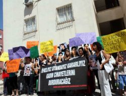 Mersin'de Kadın Cinayetleri Protesto Edildi
