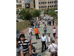 Aileler, Kayıt Yaptıran Çocuklarından Daha Heyecanlı Çıktı