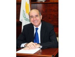 Rum Savunma Bakanı: Zor Günler Geçiriyoruz