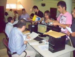 Rektör Danışmanı Öğrencileri Şekerle Karşıladı