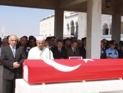 DİLAY ÖĞRETMEN TOPRAĞA VERİLDİ!