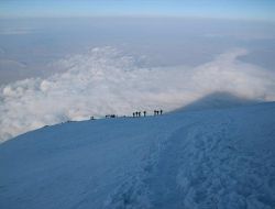 Doğubayazıtlı Dağcılardan Metrocity'e Jest