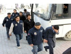 Van'da El-kaide Operasyonunda Gözaltına Alınanlar Adliyede