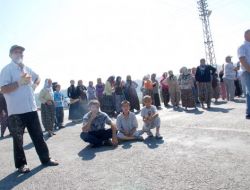 Suyu Kesmek İçin Gelen Belediye Ekiplerine Mahalleli Tepki Gösterdi