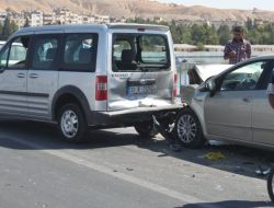Birecik’te Zincirleme Trafik Kazası: 3 Yaralı