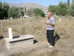 Kazdıkları Yerden Su Çıkan Belde Halkı Cenazesini 6 Kilometre Uzağa Gömüyor