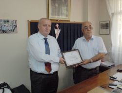 Kızılay'dan Hayırsever İşadamına Teşekkür Belgesi