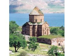 AKDAMAR ADASI AYİNE HAZIR