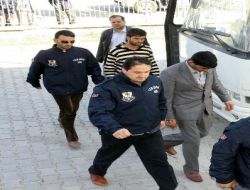 Van'da Pkk Terör Örgütüne Kuryelik Yapan 2 Kişi Adliyeye Sevk Edildi!