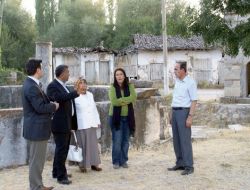 Vali Çiftçi Aizonai'de İncelemelerde Bulundu