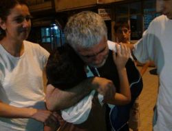 Gelin Kaddafi’nin Bıçakladığı Türk Garson, Hatay’daki Evine Geldi