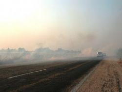 Anız Yangını Dumanı Trafiği Tehlikeye Sokuyor