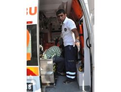 Ayağı Asansöre Sıkışan Çocuk Kurtarıldı