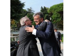 Gül'den Juncker'e Karşılama Jesti