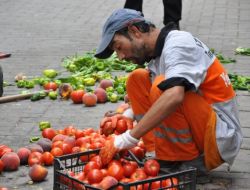 Zabıtalarla Seyyar Satıcılar Arasında Gerginlik