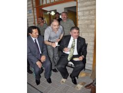 Bakan Şahin, Kahve İçip Ayakkabısını Boyattı!