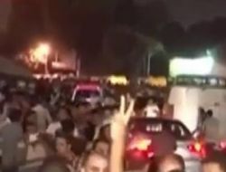 Mısırlılar İsrail Büyükelçiliği'ne Girdi