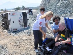 Alman Turistleri Taşıyan Midibüs Kaza Yaptı