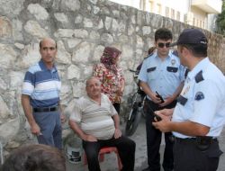 Dumanı Fark Eden Komşuları, Yaşlı Çifti Ölümden Kurtardı