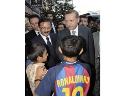 Başbakan, Kayseri’de Oyuncak Dağıttı, Sigara Bıraktırdı