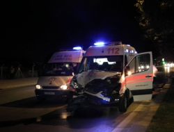Hasta Taşıyan Ambulans Araca Çarptı