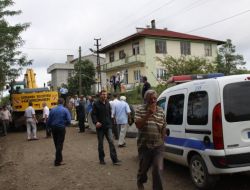 Toprak Altında Kalan 2 İşçi Hayatını Kaybetti