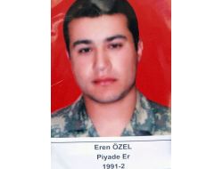 Kışlada Ölen Askerin Ailesi Türk Bayrağını Orduya İade Etti