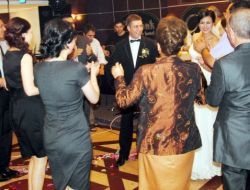 Romanyalı Dany, Müslümanlığı Seçerek Türk Kızı İle Dünya Evine Girdi