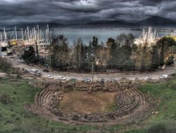 Fethiye’nin Simgesi Olan Antik Tiyatroya Çevreciler Sahip Çıktı