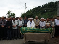 Denizde Boğulan Lise Öğrencisi Gözyaşları Arasında Toprağa Verildi