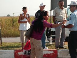 Kaza Sonrası Şoka Girince Ortalığı Birbirine Kattı