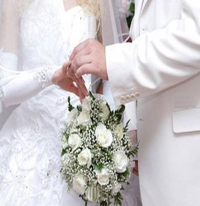 Düğün masrafları için kurye olmuş!