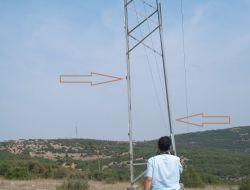 Elektrik Direklerindeki Demir Parçaları Çaldılar