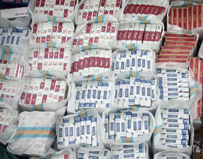 Lüks Araçta Kaçak Sigara Vurgunu