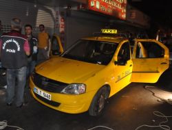 İzmir'de Gaspçılara Direnen Taksi Şoförü Bıçaklandı