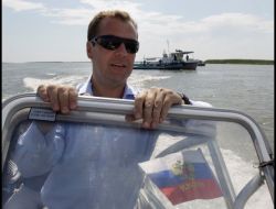 Rus Halkından Medvedev’e Doğum Günü Hediyesi