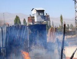 Yangına Rağmen Asker Nöbet Yerini Terk Etmedi