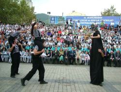 14. Uluslararası Bursa Çocuk Ve Gençlik Tiyatroları Festivali' "su Buuu" Oyunu İle Başladı