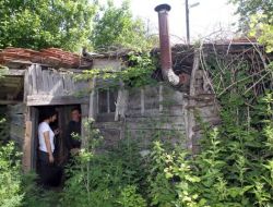 Kulübede Yaşayan Yaşlı, Yeni Prefabrik Eviyle Hayata 'Merhaba' Dedi